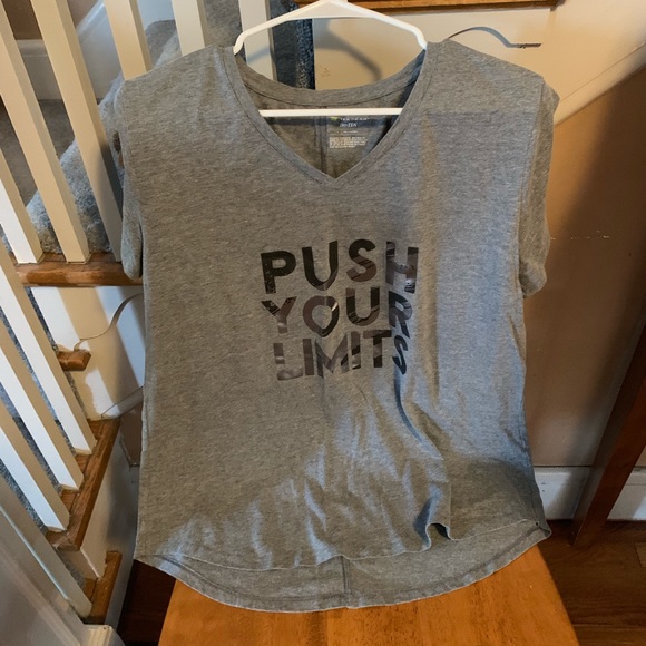 Lot of 2 Tek Gear workout v-necks - Picture 2 of 6